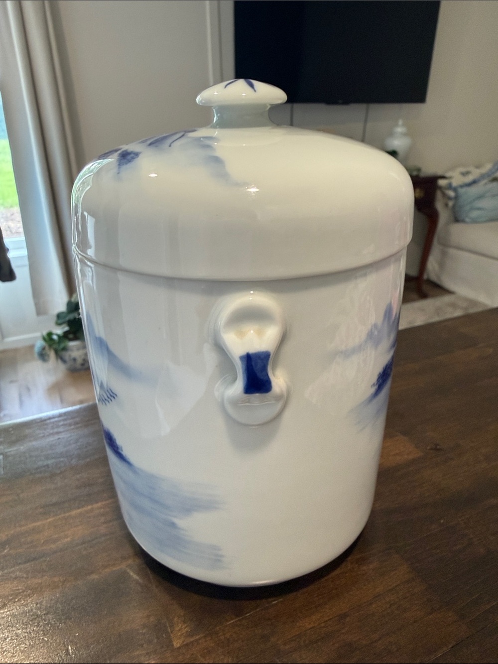 Blue and white porcelain jar with lid. - Picture 4 of 9